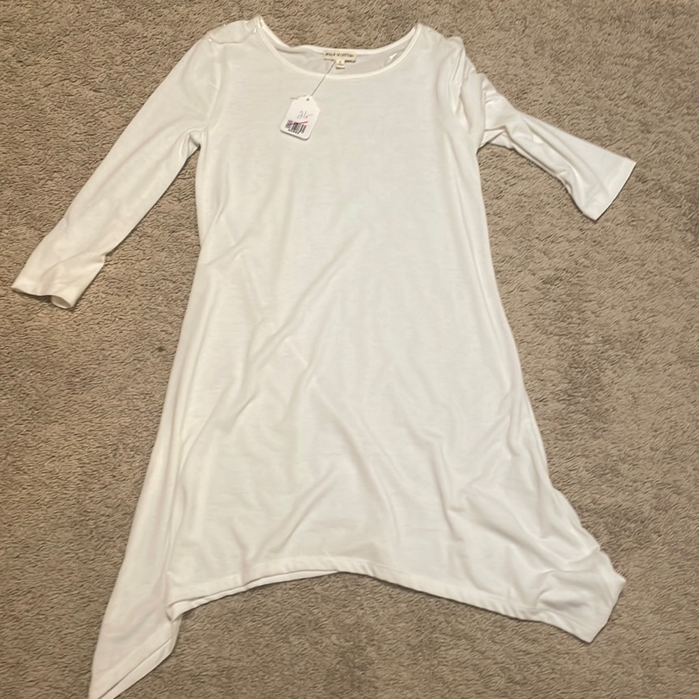 Size Small. Zenana Outfitters. 3/4 sleeves white tunic.